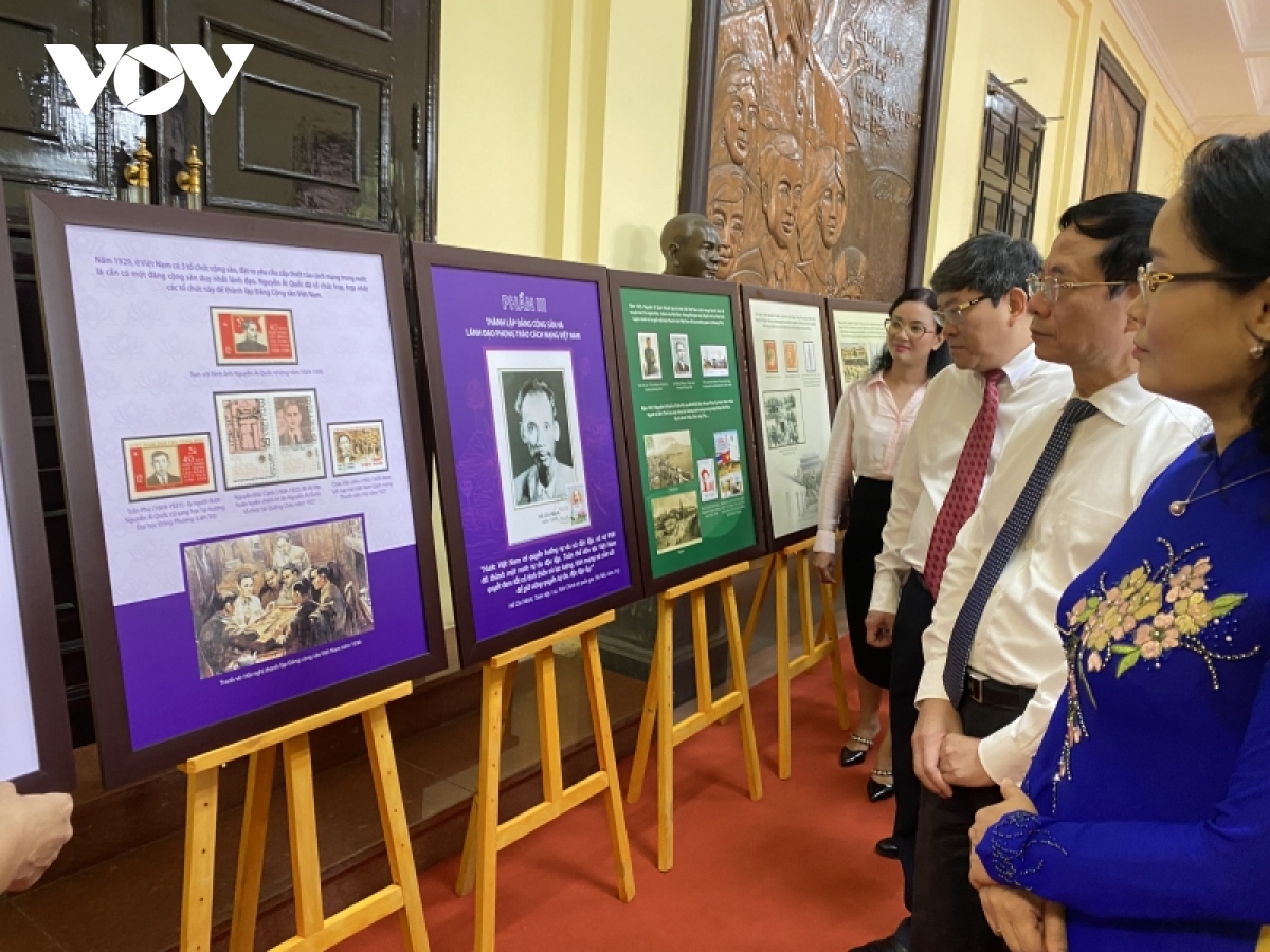 Exposition de timbres et de cartes postales en l’honneur du Président Ho Chi Minh