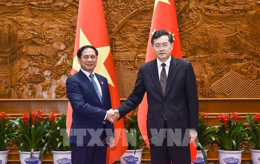 Vietnam-Chine Les ministres des AE discutent du renforcement des relations bilatérales