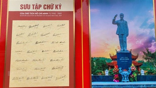 Exposition de signatures du Président Hô Chi Minh à Cô Tô