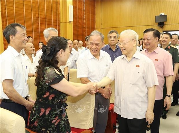 Le secrétaire général du Parti rencontre des électeurs de Hanoï