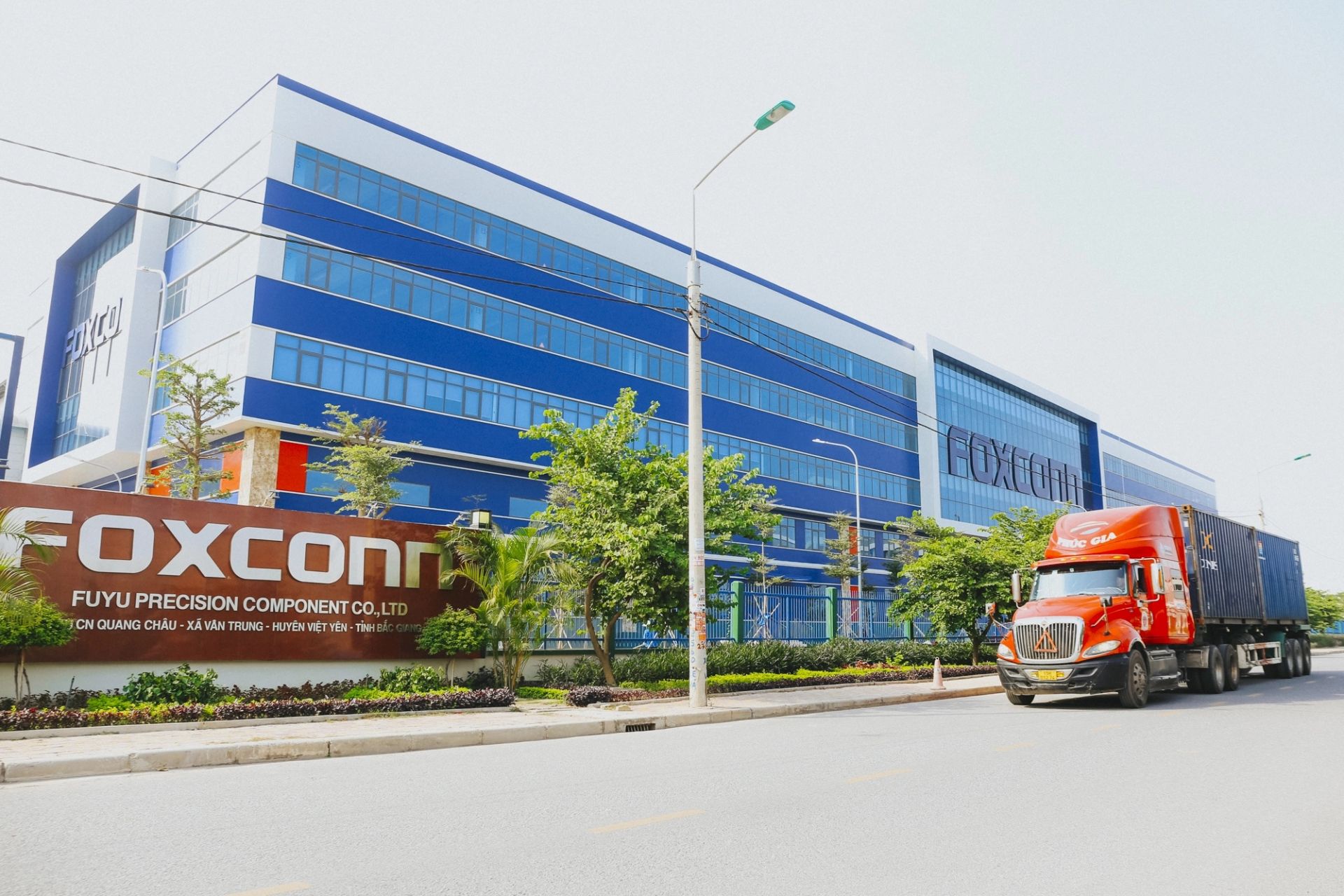 Foxconn va investir dans la fabrication des pièces de VE et de télécommunications au Vietnam