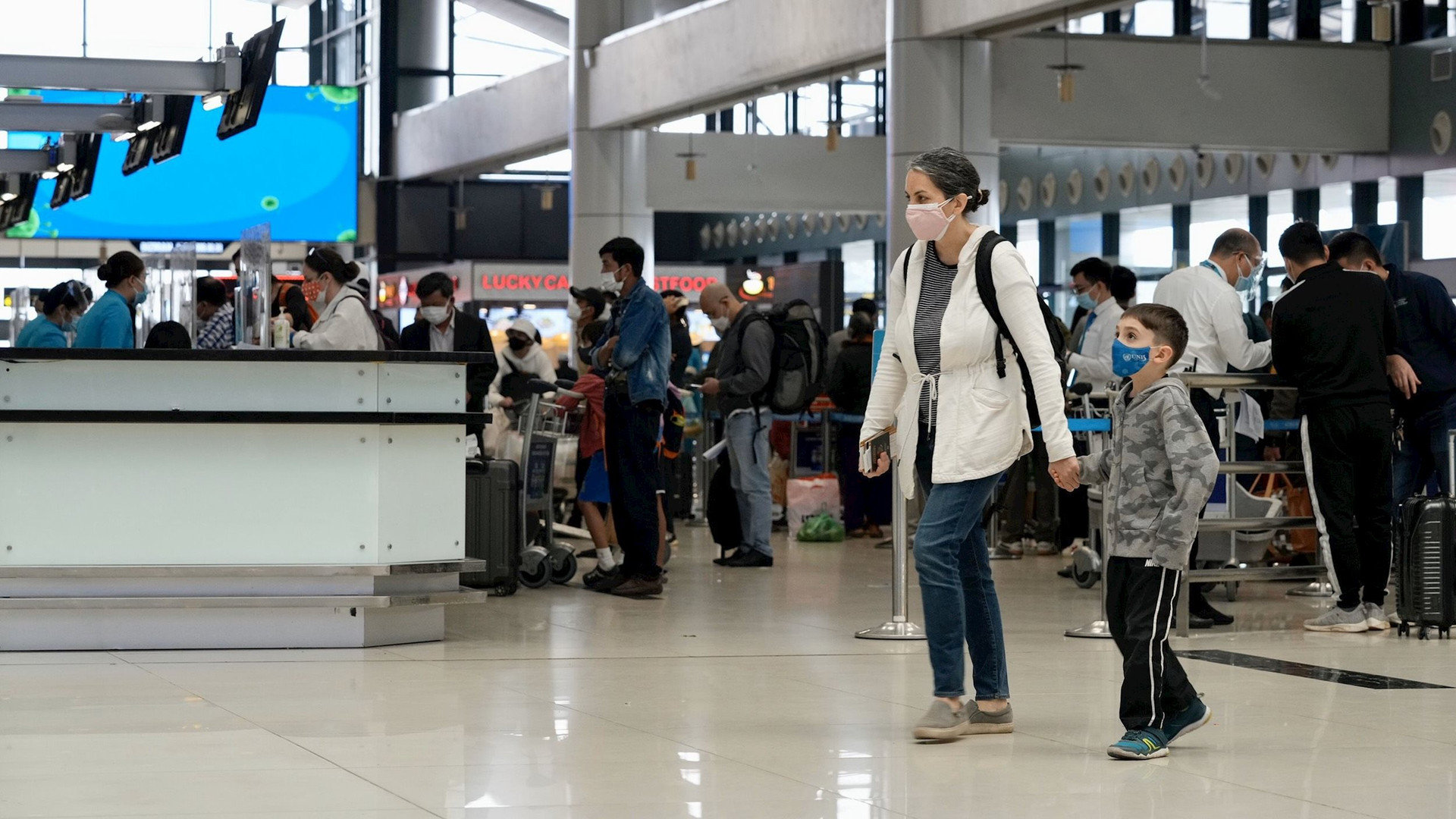Hausse de près de 500 du nombre de passagers internationaux dans les aéroports vietnamiens