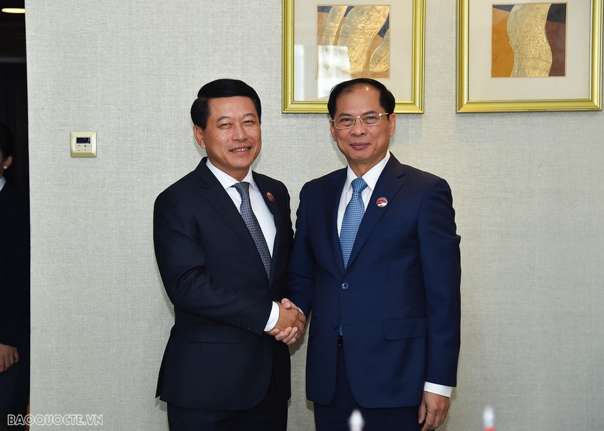 AMM-56 le Vietnam et le Laos se coordonnent étroitement lors des forums multilatéraux