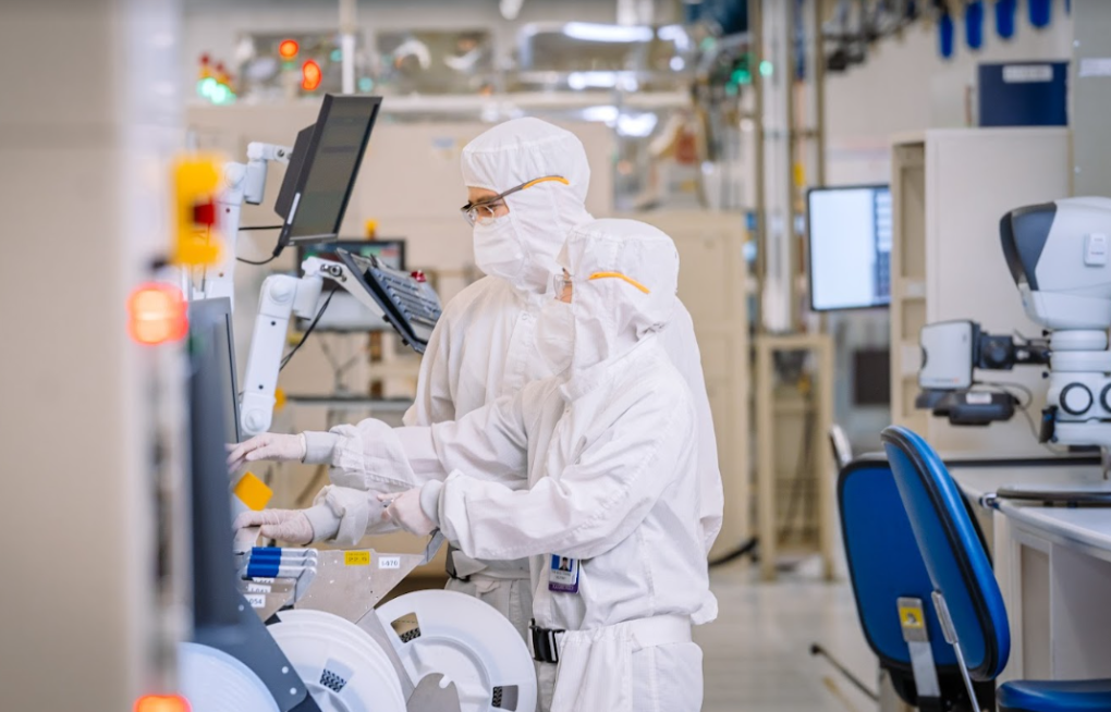 La direction d Intel salue l ambition du Vietnam de développer une industrie nationale des puces électroniques
