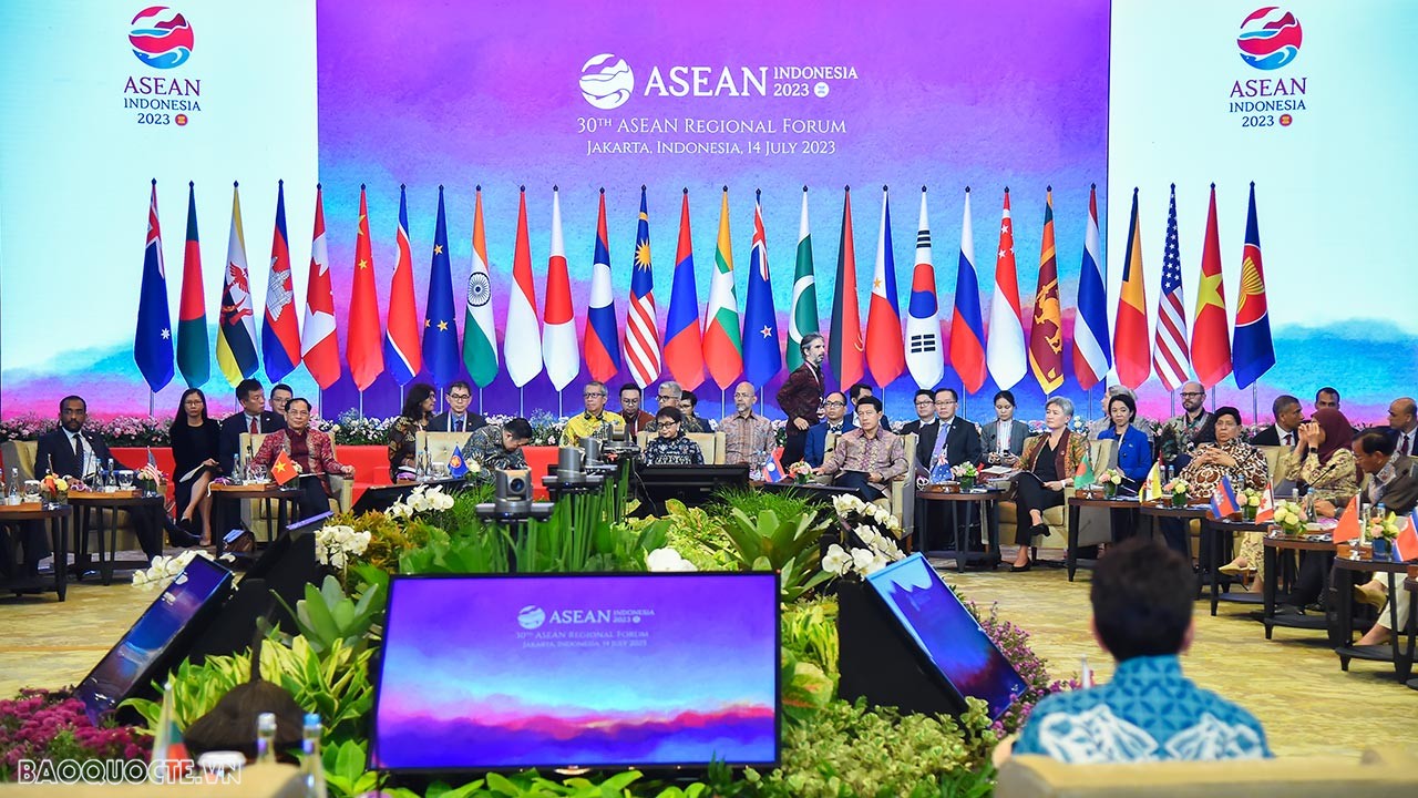 Le Vietnam participe au 30e Forum régional de l’ASEAN en Indonésie