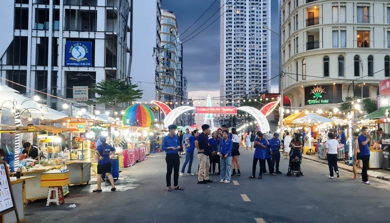 Une rue piétonne Thuong et un marché nocturne ouvrent à Da Nang