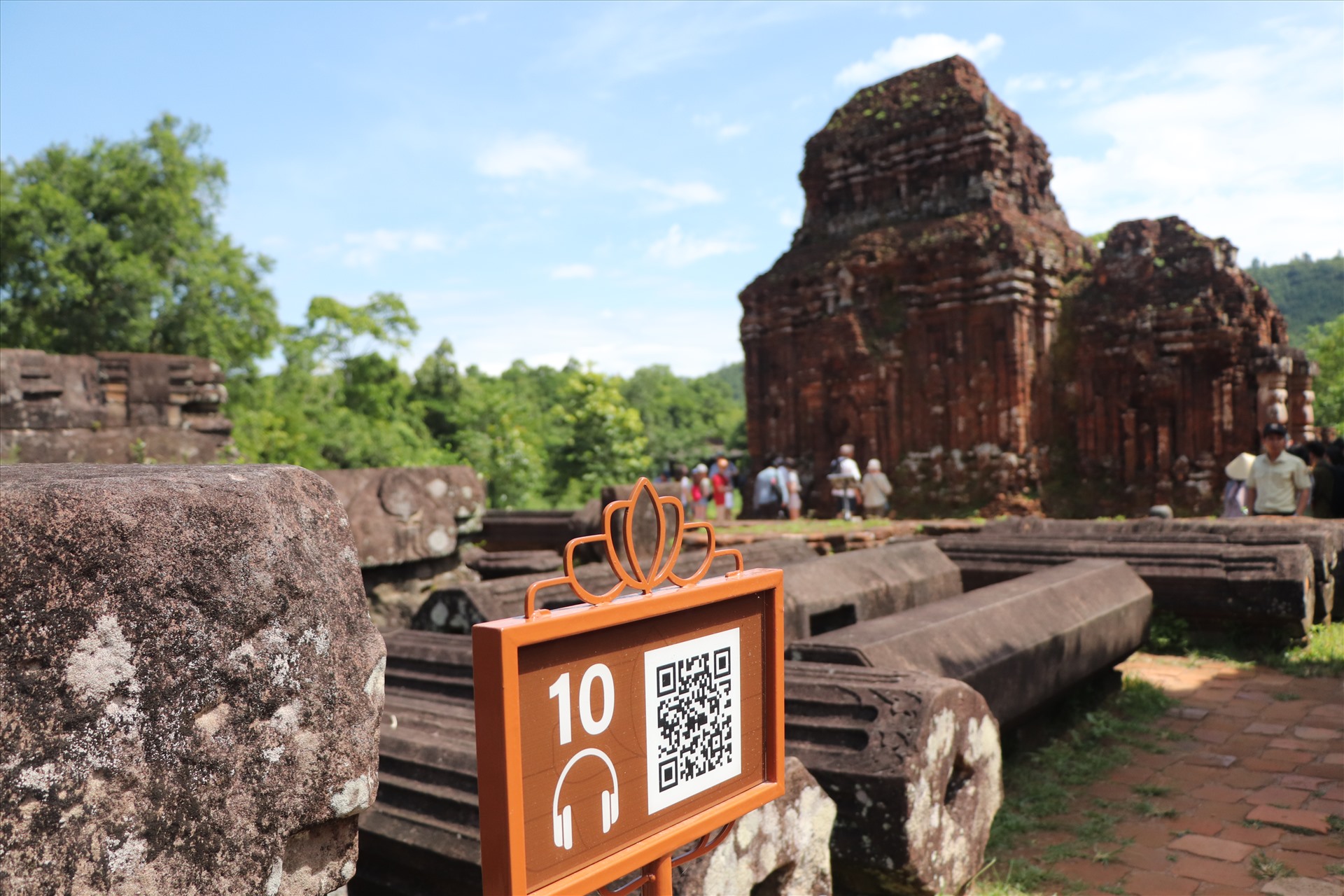 Voix off multilingue - Guide audio fait ses débuts au patrimoine culturel mondial de My Son