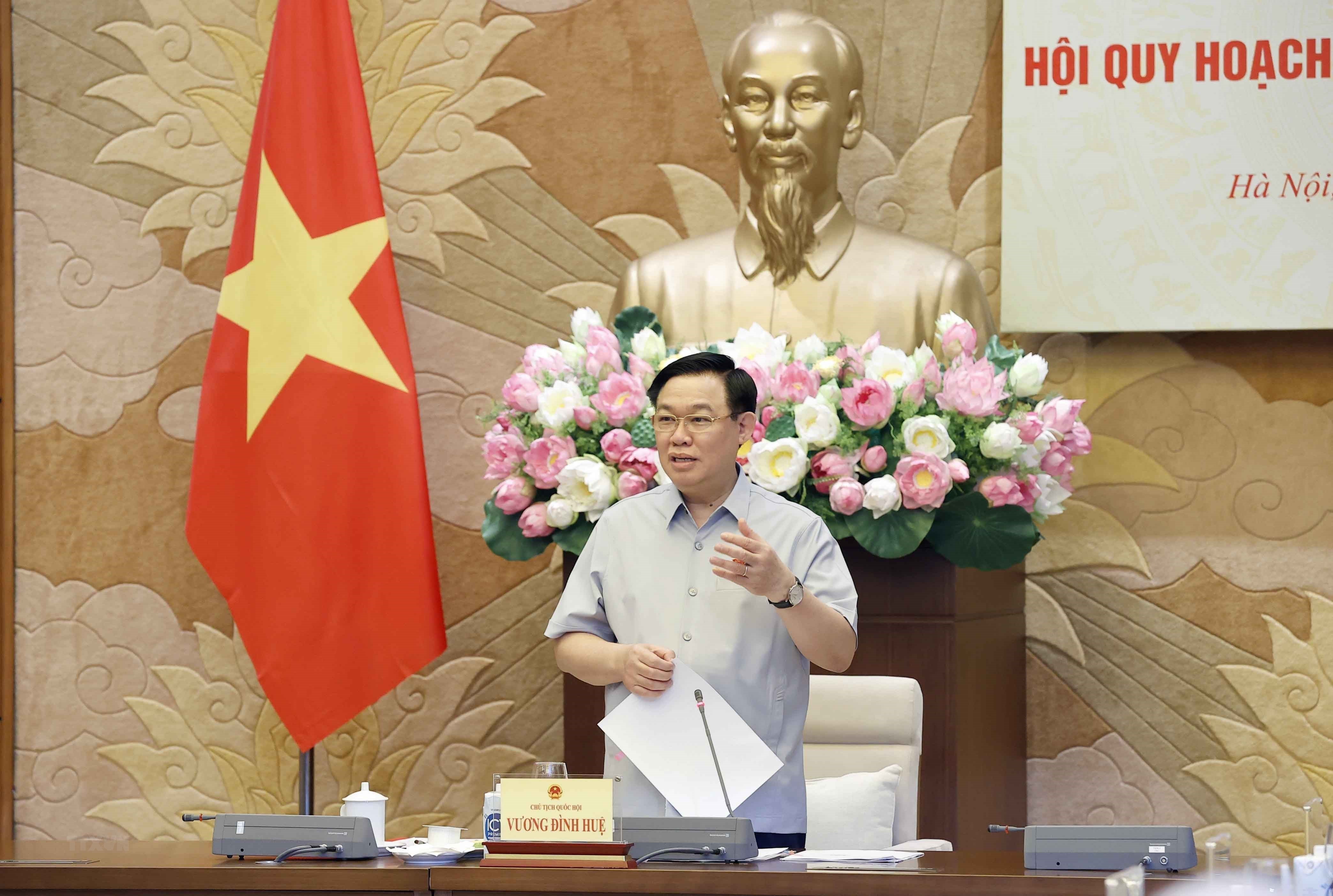 Le président de l Assemblée nationale Vuong Dinh Hue souligne l importance de la planification urbaine