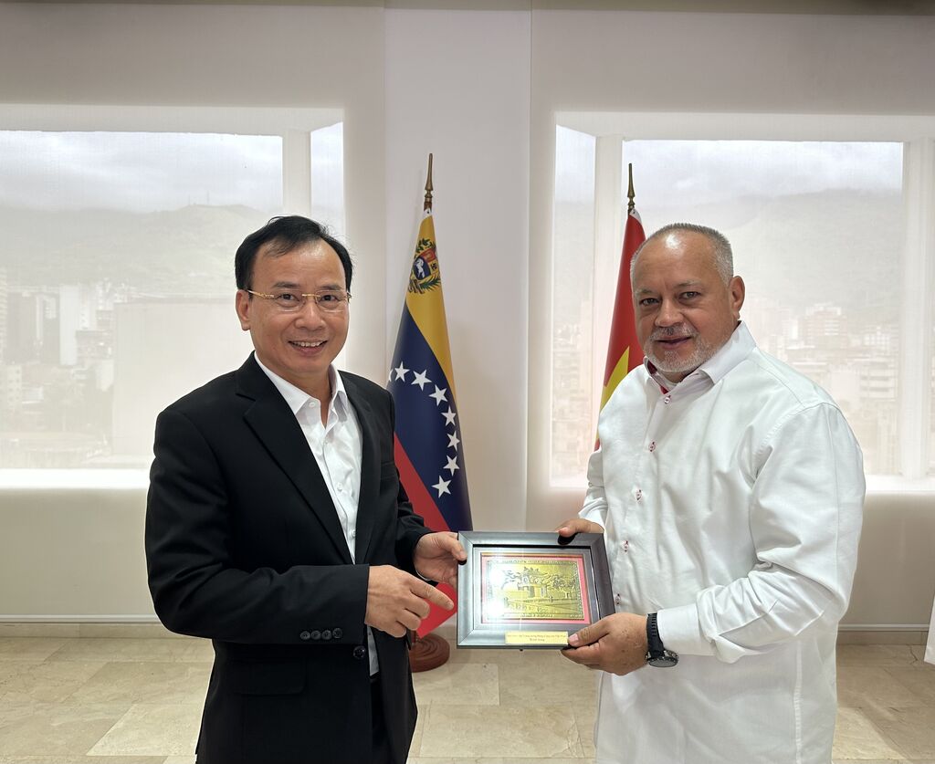 Vietnam - Venezuela les activités entre les Partis approfondissent les relations traditionnelles