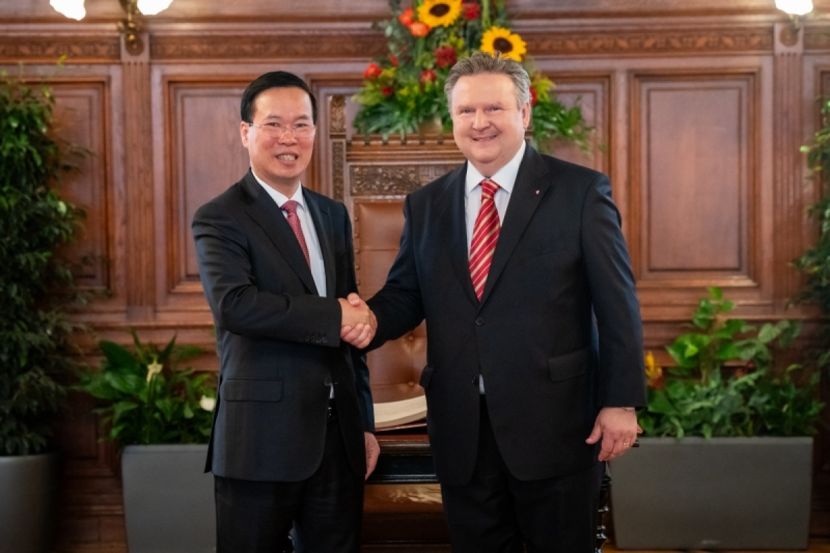 Le président Vo Van Thuong rencontre le maire de Vienne