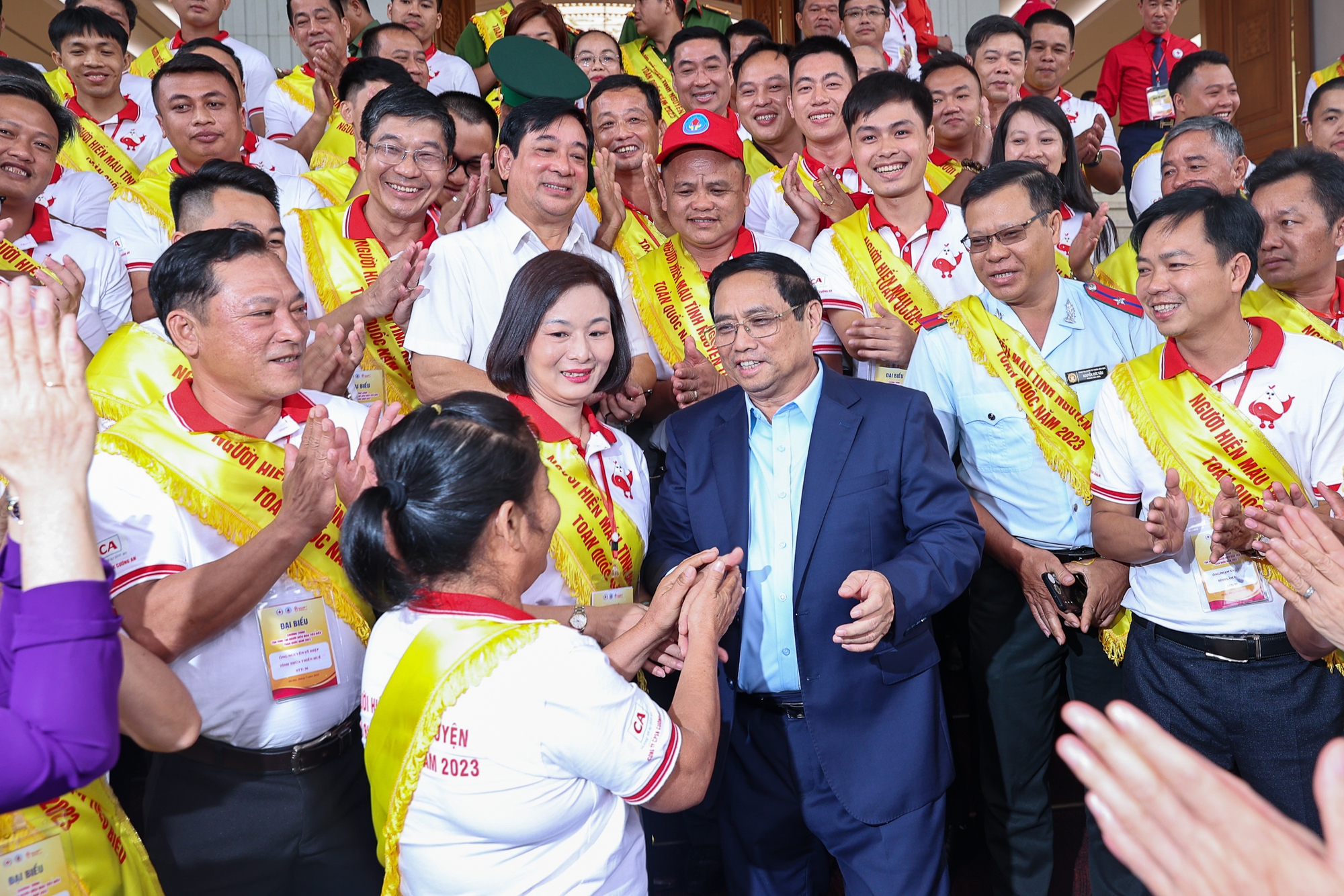 Le Premier ministre rencontre 100 donneurs de sang volontaires exemplaires du pays