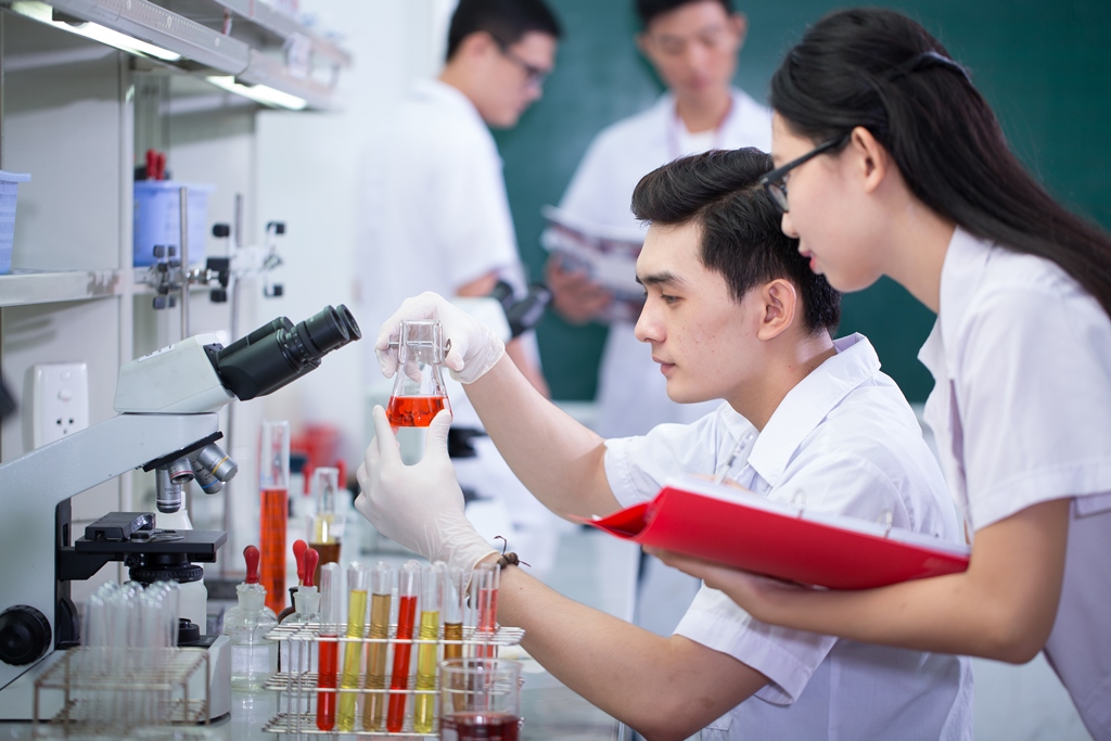 Le Vietnam se dote d’une stratégie pour attirer et retenir les talents