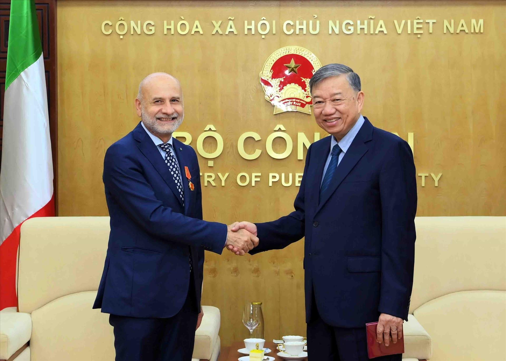 Coopération Vietnam - Italie dans le domaine de l application de la loi