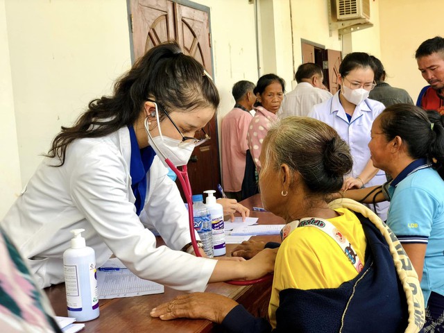 Des jeunes volontaires vietnamiens au Laos