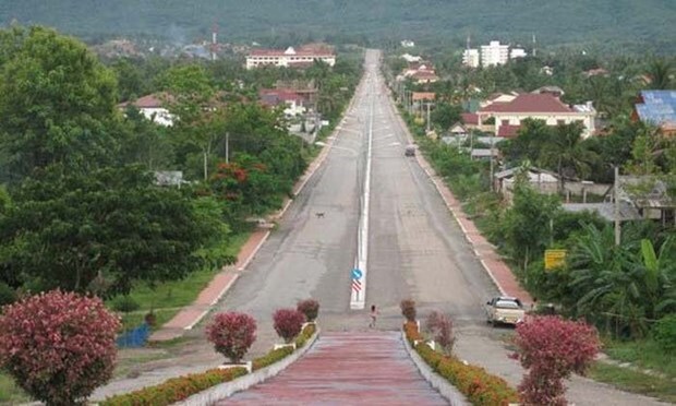 La province de Thai Binh remet une école à une localité laotienne