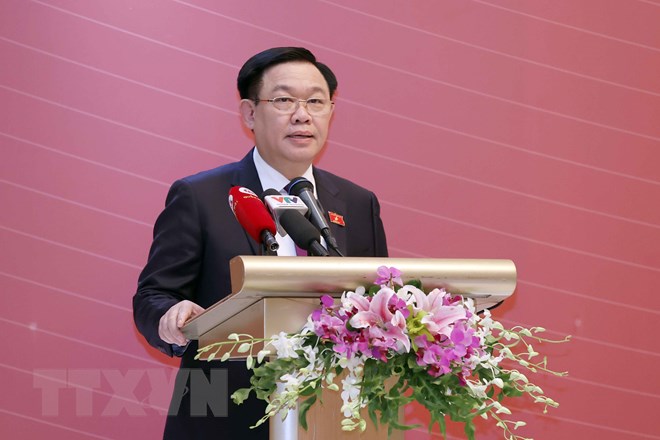 Le président de l’AN Vuong Dinh Huê au Forum sur la politique extérieure