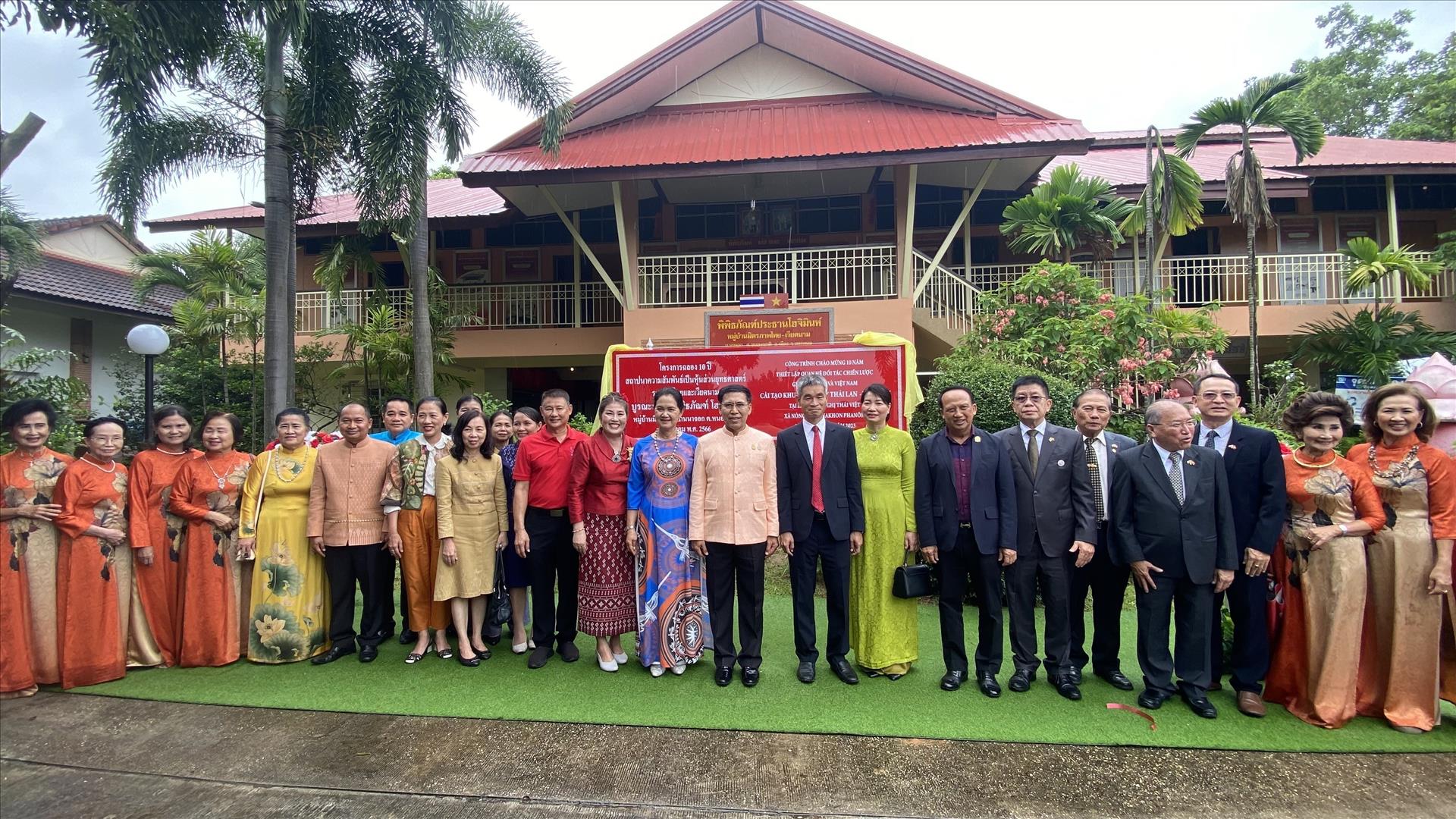 Pour célébrer le 10e anniversaire de l établissement du partenariat stratégique Vietnam - Thaïlande