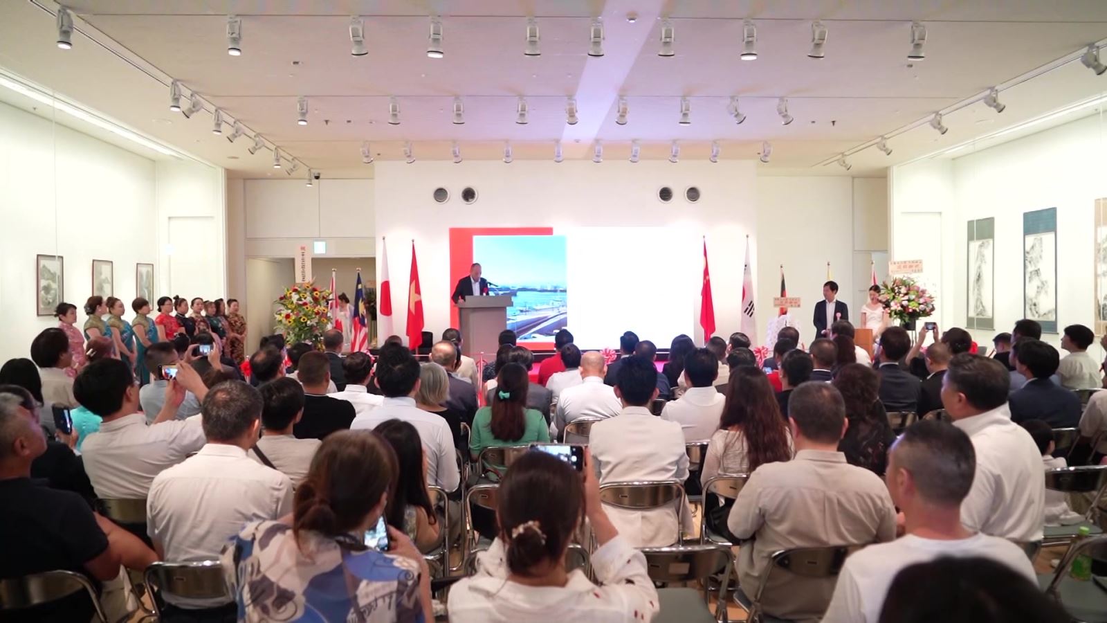 Inauguration du Centre de promotion de la culture et du commerce vietnamiens à Osaka