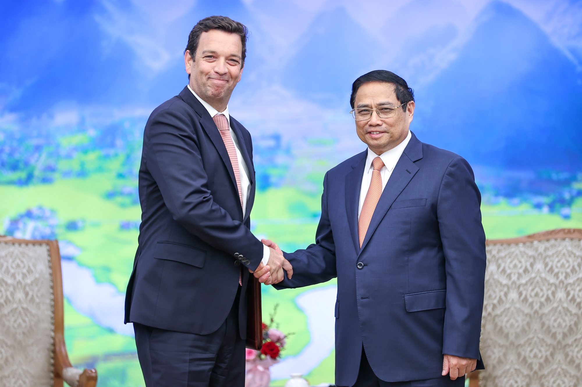 Le Premier ministre Pham Minh Chinh reçoit le PDG du groupre Abbott
