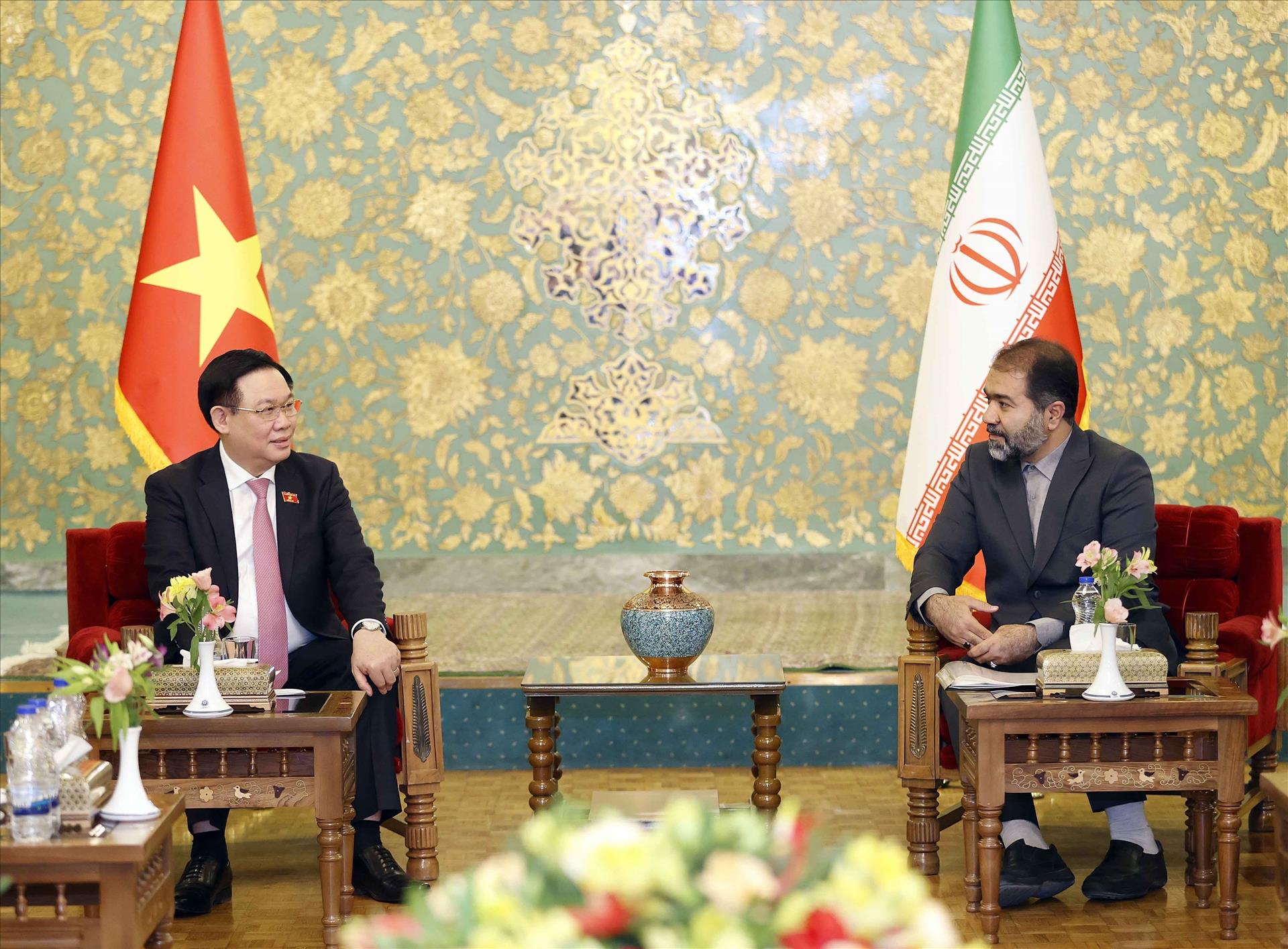 Le président de l AN travaille avec le gouverneur général de la province iranienne d Ispahan