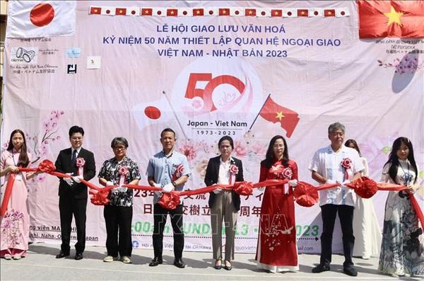 Le premier festival d échange culturel Vietnam - Japon à Okinawa