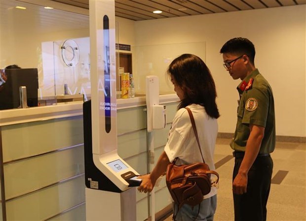 L aéroport international de Da Nang lance quatre systèmes de portes automatiques