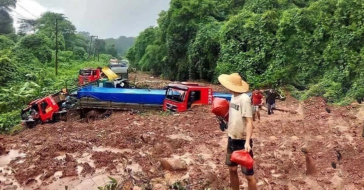 Glissement de terrain des mesures de protection des citoyens prêtes à aider les Vietnamiens au Laos