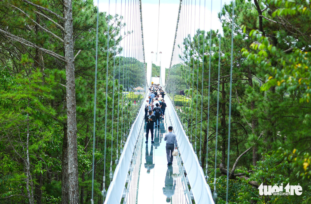 Inauguration à Da Lat du premier pont en verre des Hauts-Plateaux du Centre