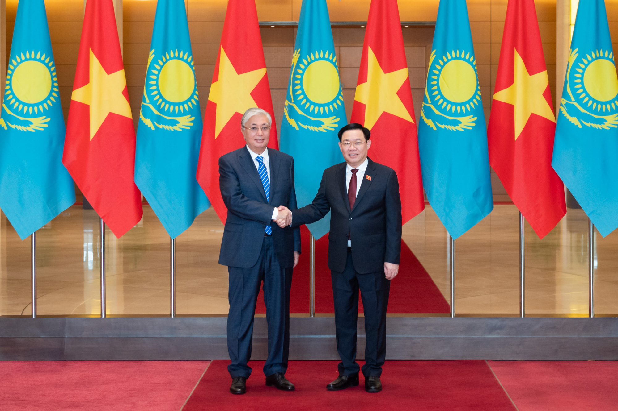 Le président de l Assemblée nationale rencontre le président du Kazakhstan