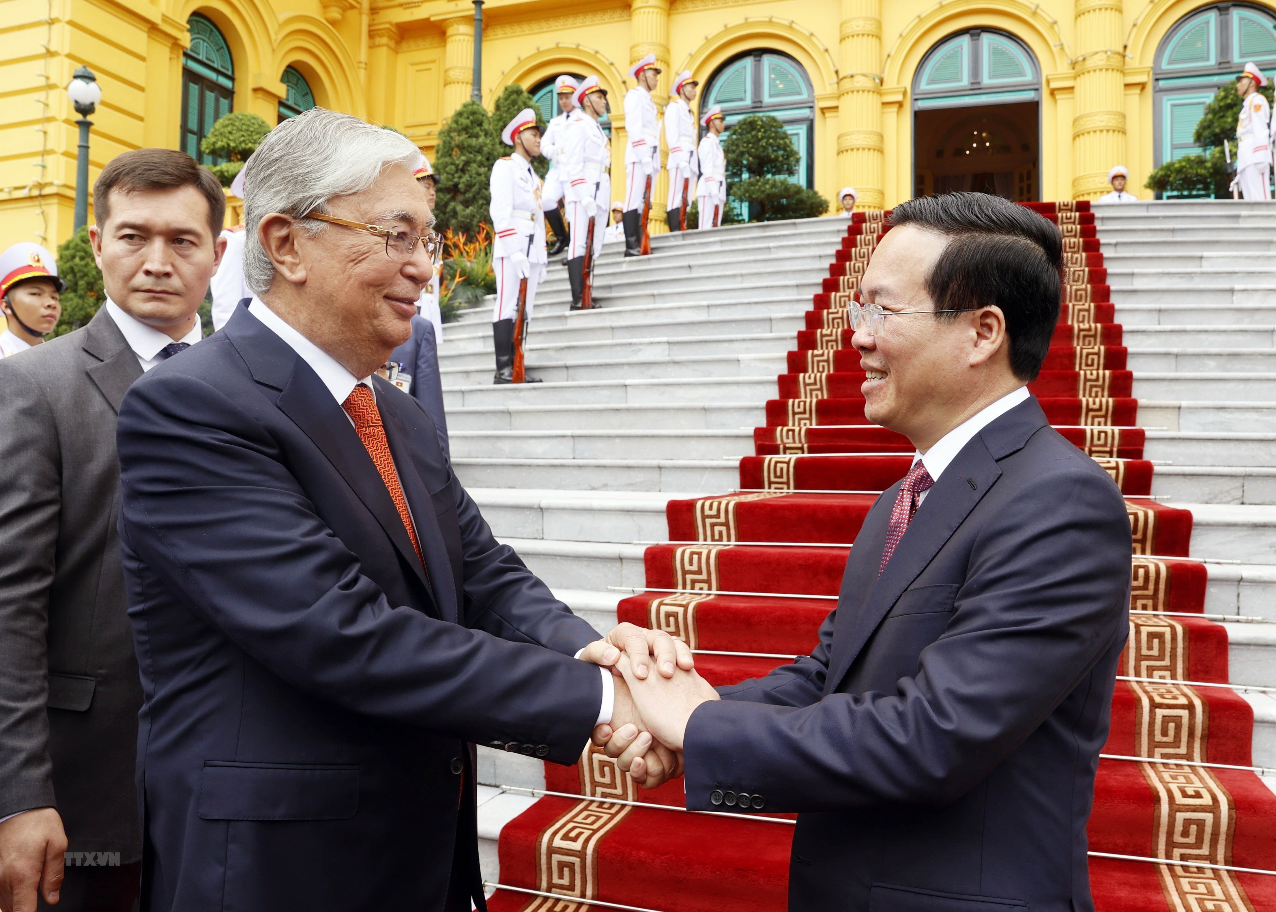 Le président du Kazakhstan achève sa visite officielle au Vietnam