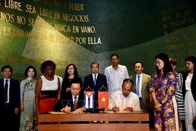 Le Vietnam et Cuba renforcent leur coopération en matière de travail idéologique