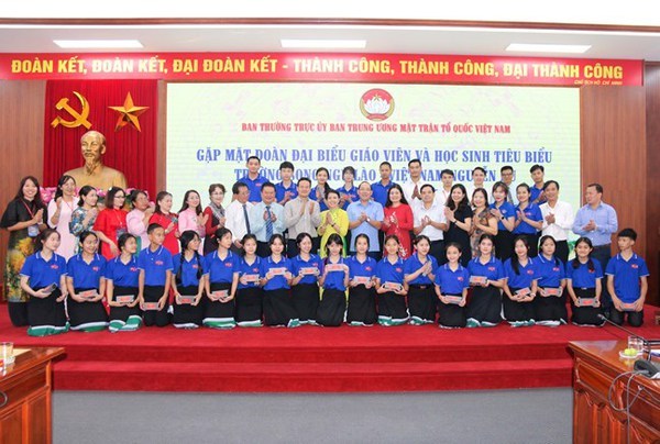 Une école bilingue contribue à promouvoir la culture vietnamienne au Laos