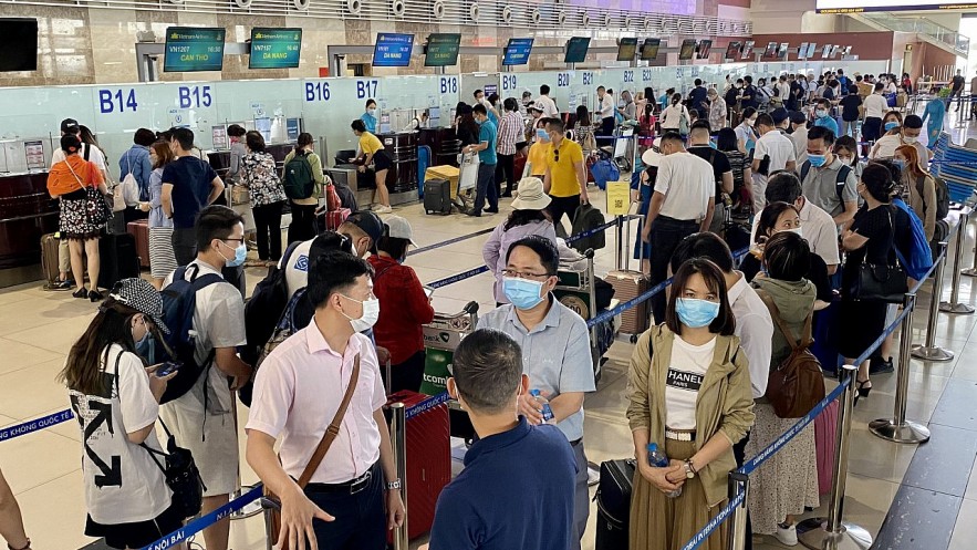 Environ 410 000 passagers attendus à l aéroport de Noi Bai pendant les congés de la Fête nationale