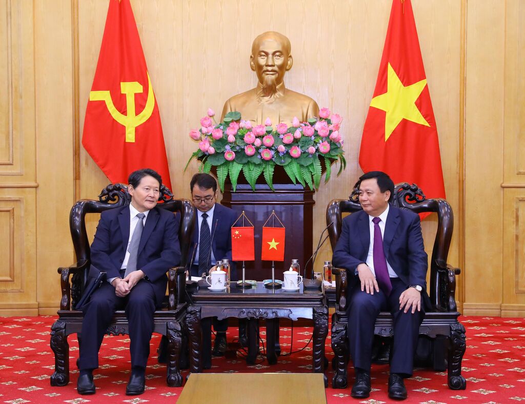Le Vietnam et la Chine renforcent le partage d expériences dans l’édification du Parti