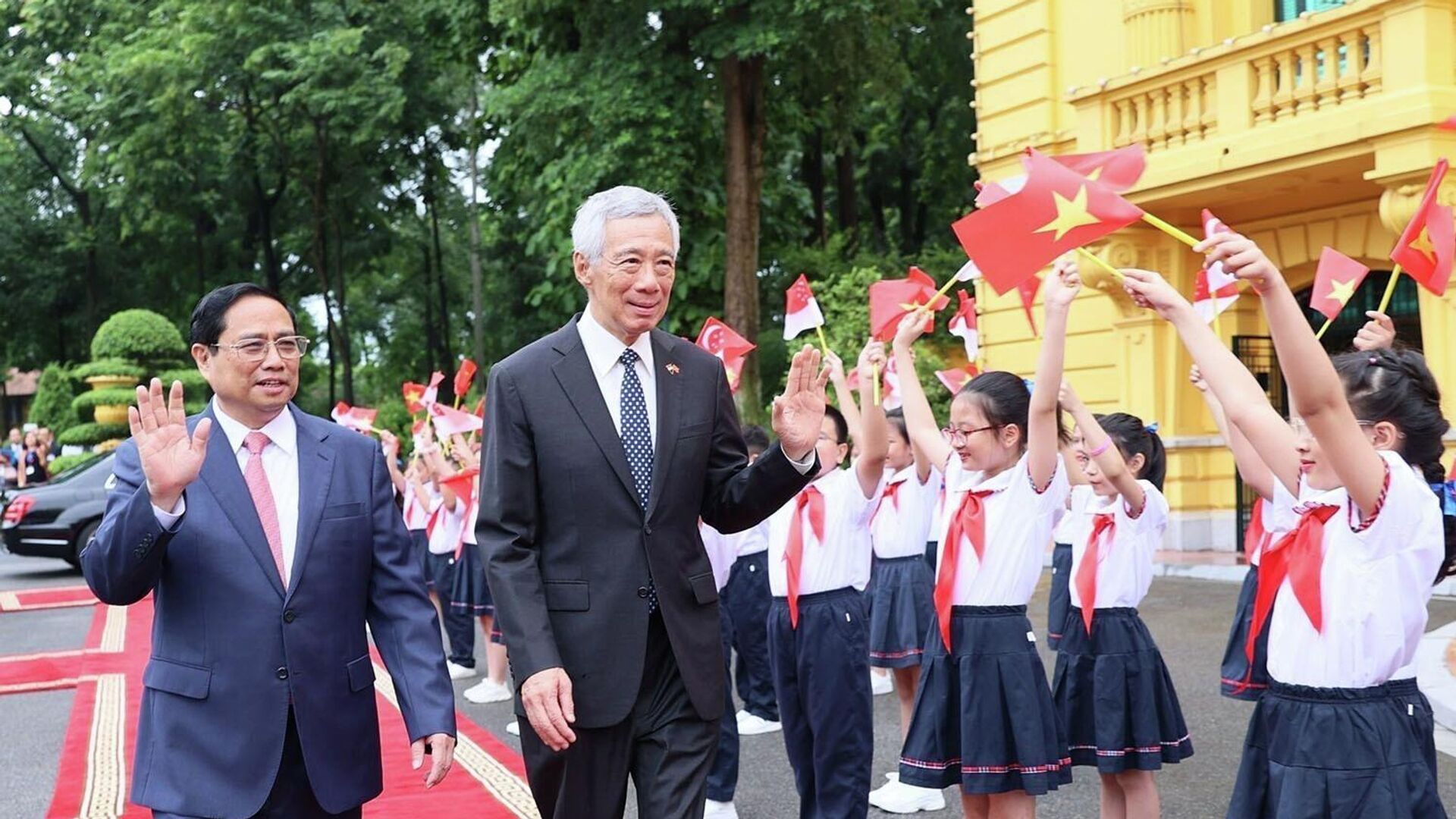 La cérémonie d accueil du Premier ministre singapourien en visite officielle au Vietnam