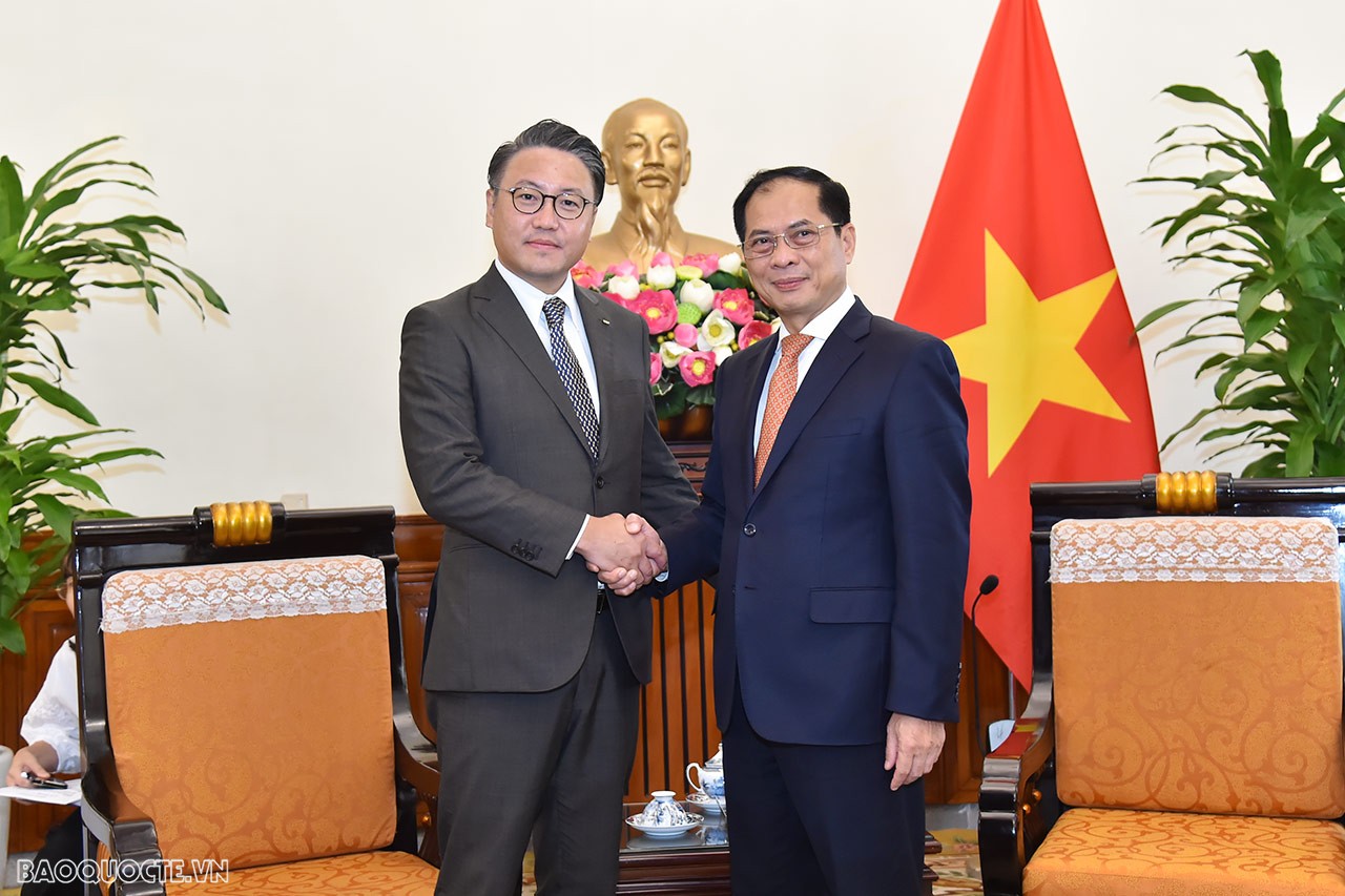 Le gouverneur de la préfecture japonais de Nagasak reçu par le ministre des AE Bui Thanh Son