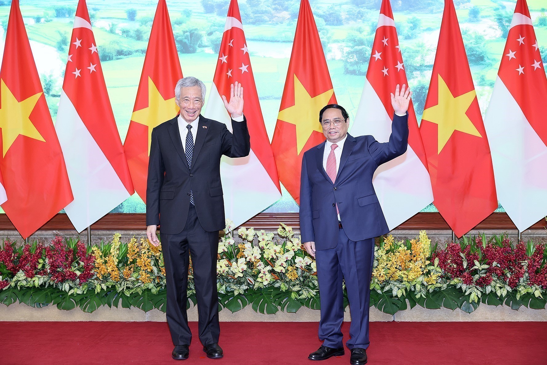 Le Premier ministre singapourien termine sa visite officielle au Vietnam
