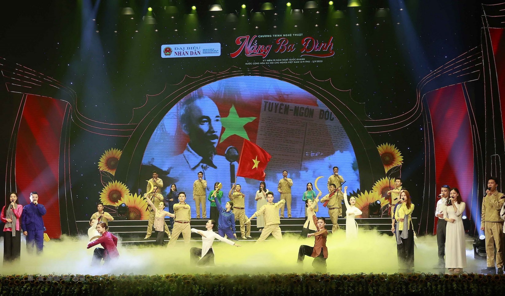 Le président de l AN assiste au programme artistique spécial célébrant la Fête nationale