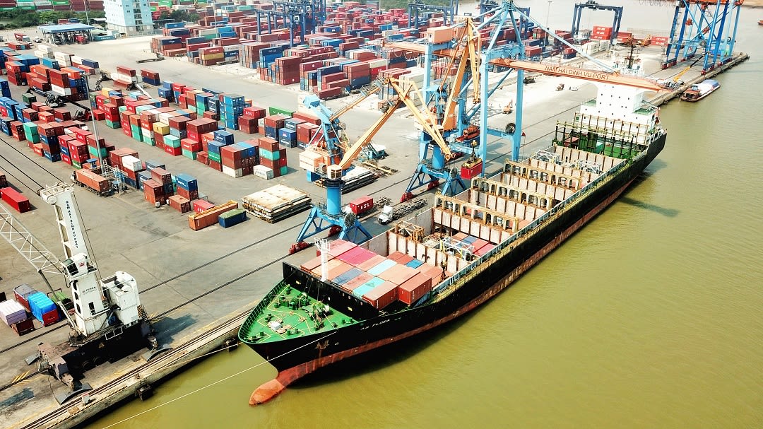 Les capitaux étrangers continuent d affluer dans les ports maritimes du Sud