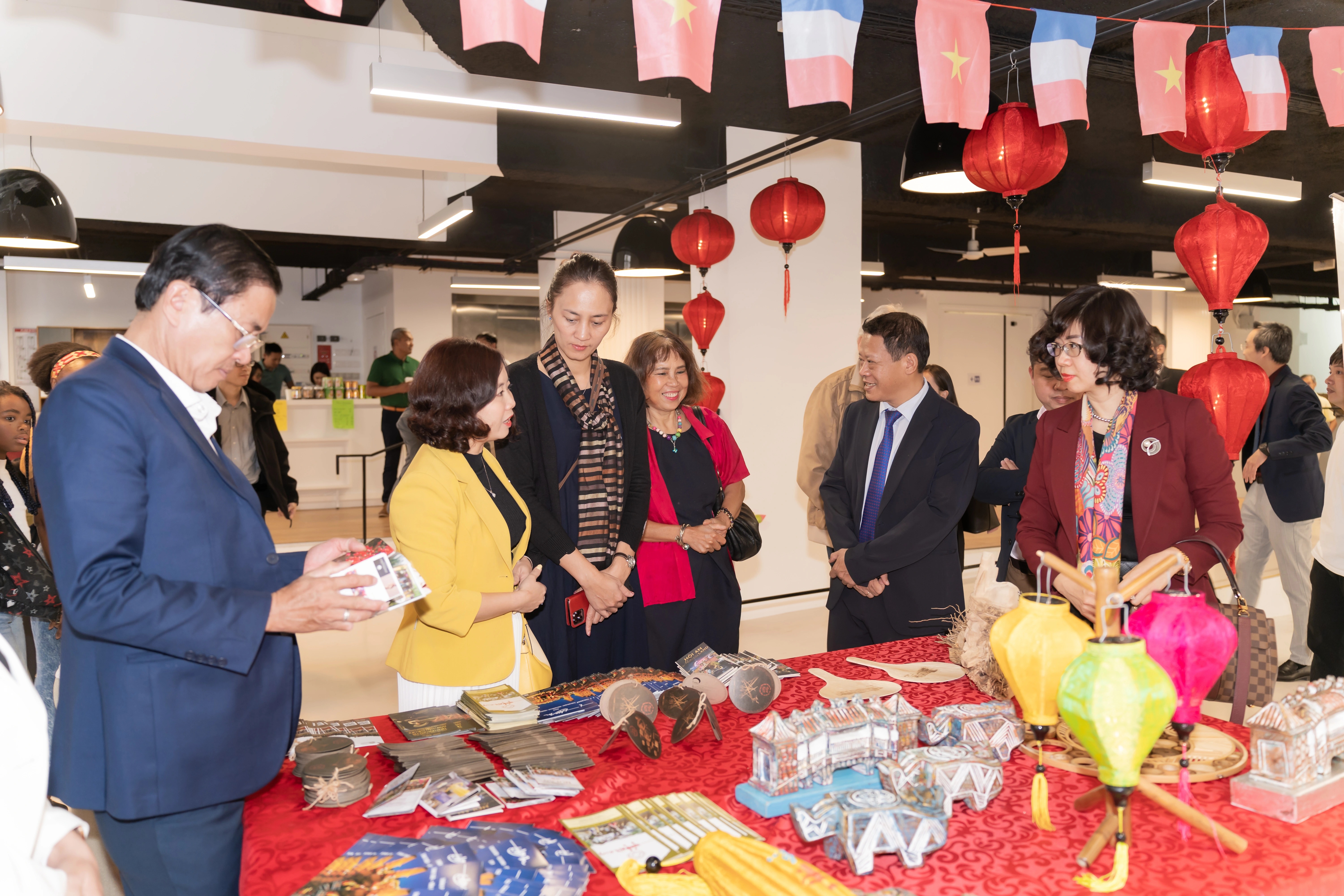 Les Journées culturelles de Hôi An hautes en couleur à Paris