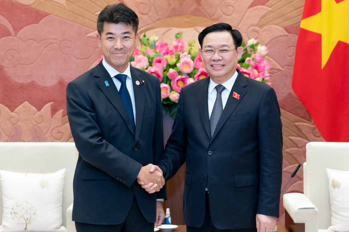 Le président de l AN reçoit le président du Parti démocrate constitutionnel du Japon