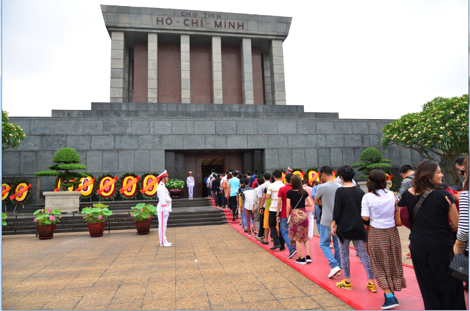 Le mausolée du Président Hô Chi Minh accueille près de 33 000 visiteurs