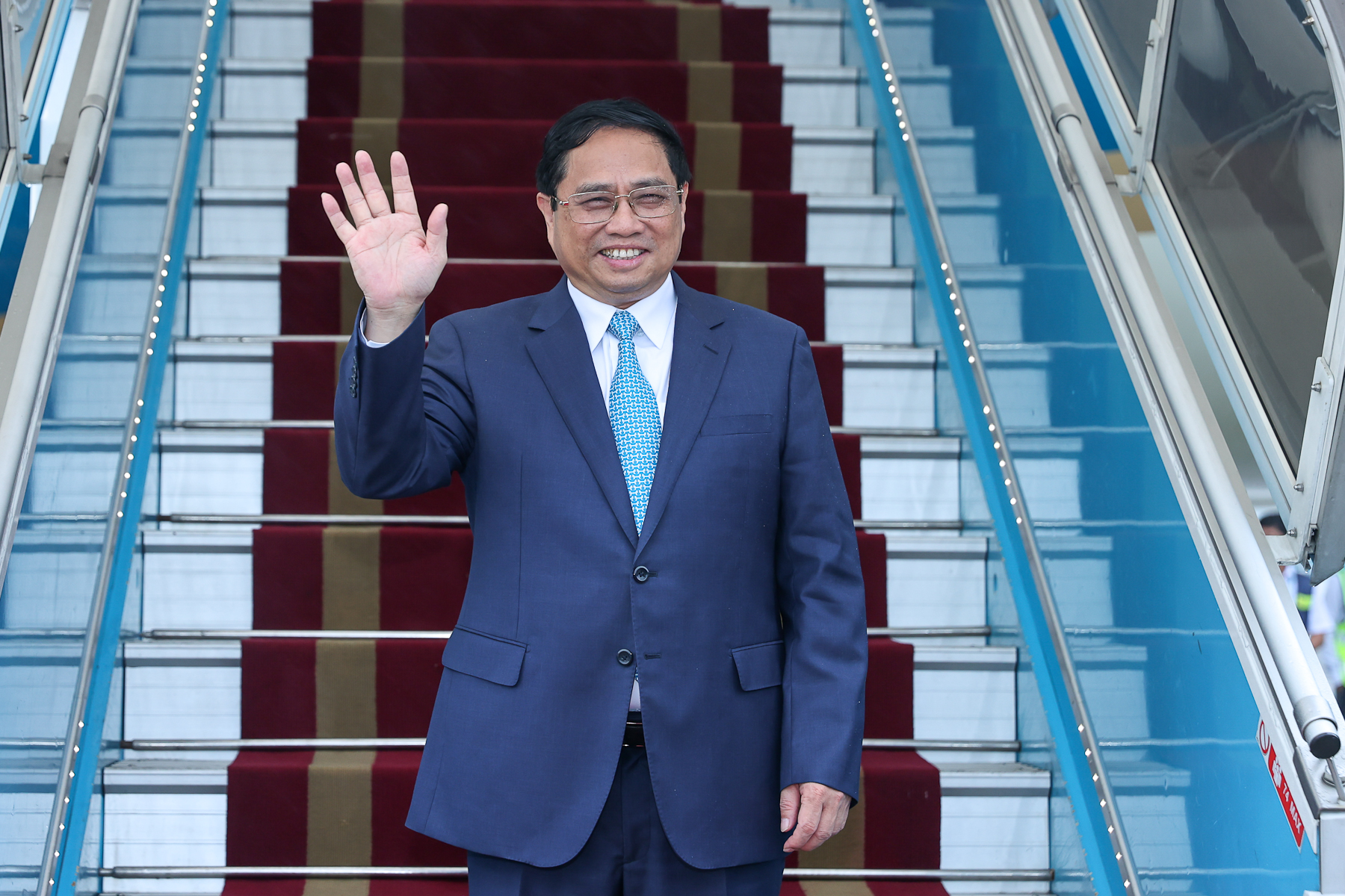 Le Premier ministre Pham Minh Chinh part pour le 43e Sommet de l ASEAN