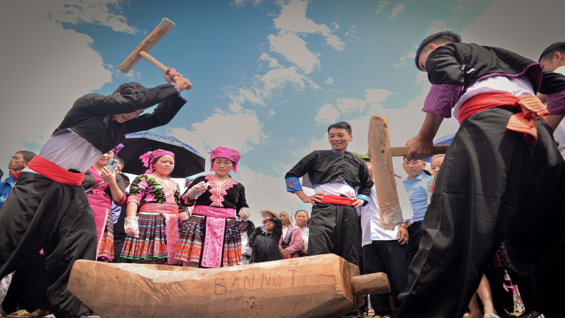 Concours de “gâteau Giay” des H Mong de Lai Chau