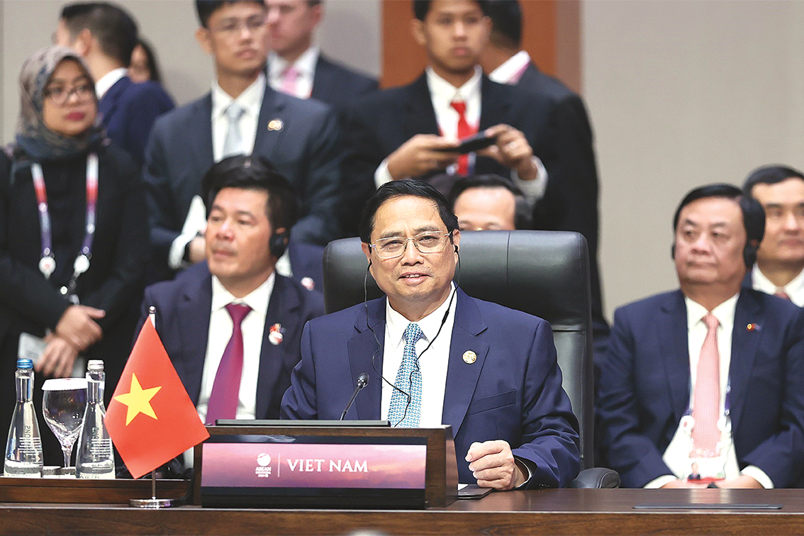 Le Premier ministre Pham Minh Chinh à la session plénière du 43e Sommet de l ASEAN en Indonésie