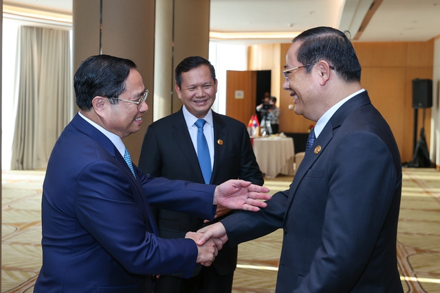 Le Premier ministre vietnamien rencontre ses homologues lao et cambodgien à Jakarta