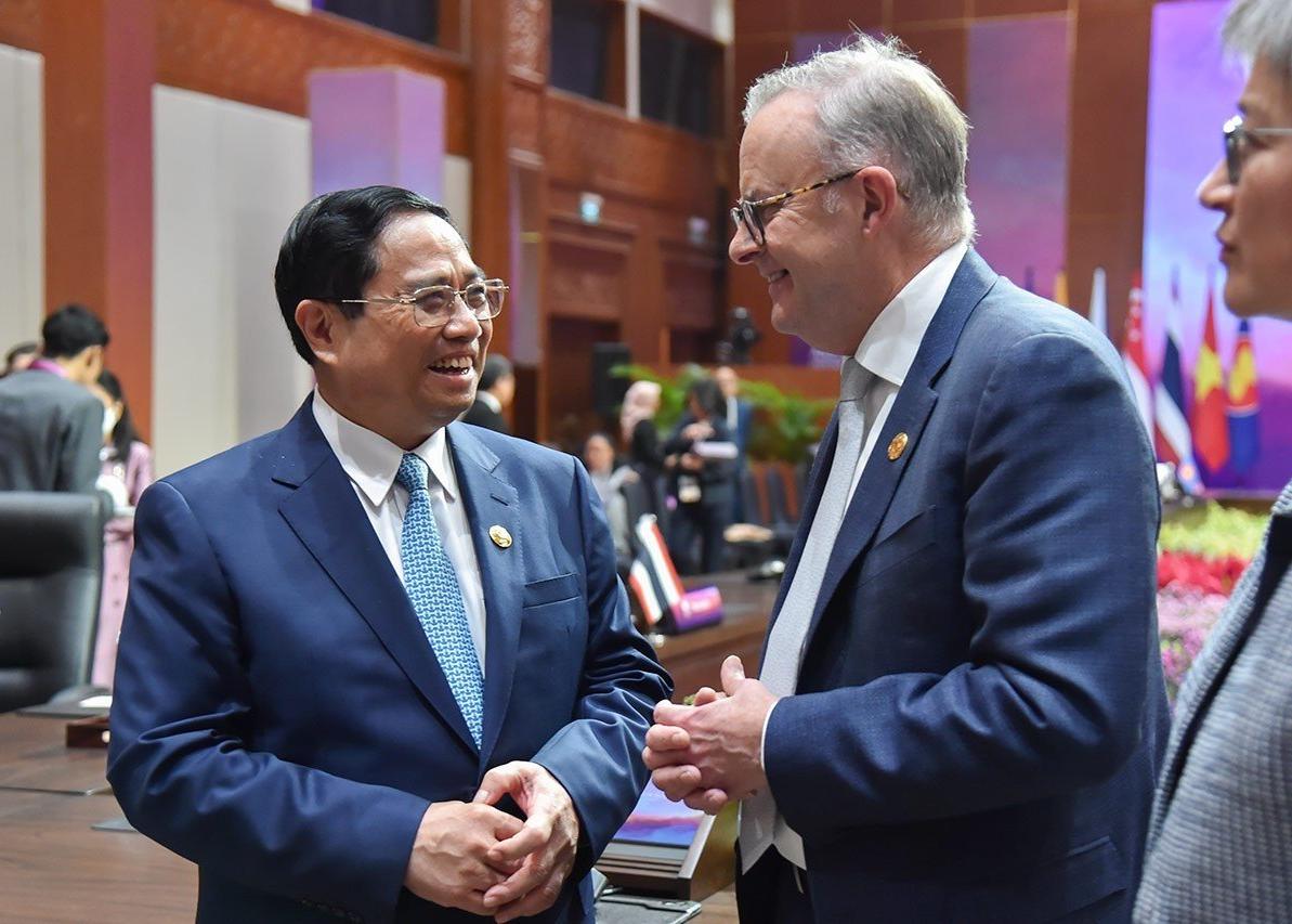 Rencontre entre le Premier ministre vietnamien et son homologue australien à Jakarta