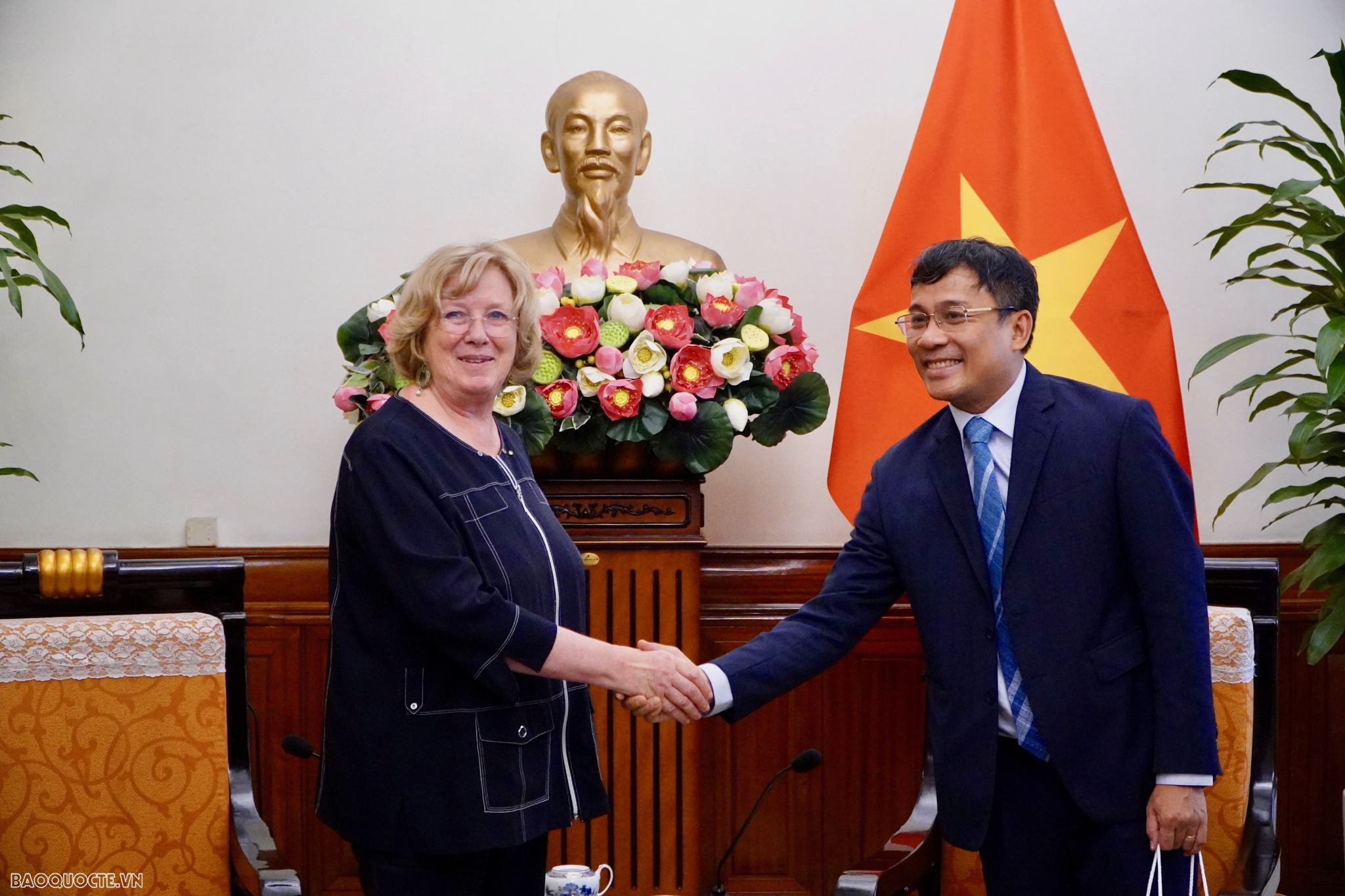 Le Vietnam et la France renforcent l amitié et la compréhension mutuelle