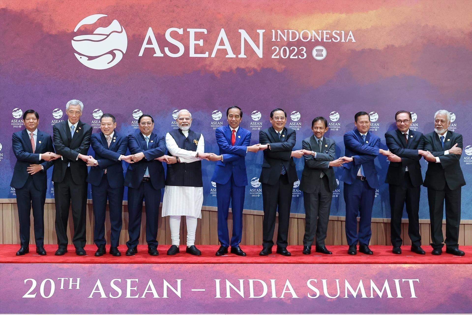 Le Premier ministre Pham Minh Chinh au Sommet ASEAN - Inde et au Sommet de l Asie de l Est en Indonésie