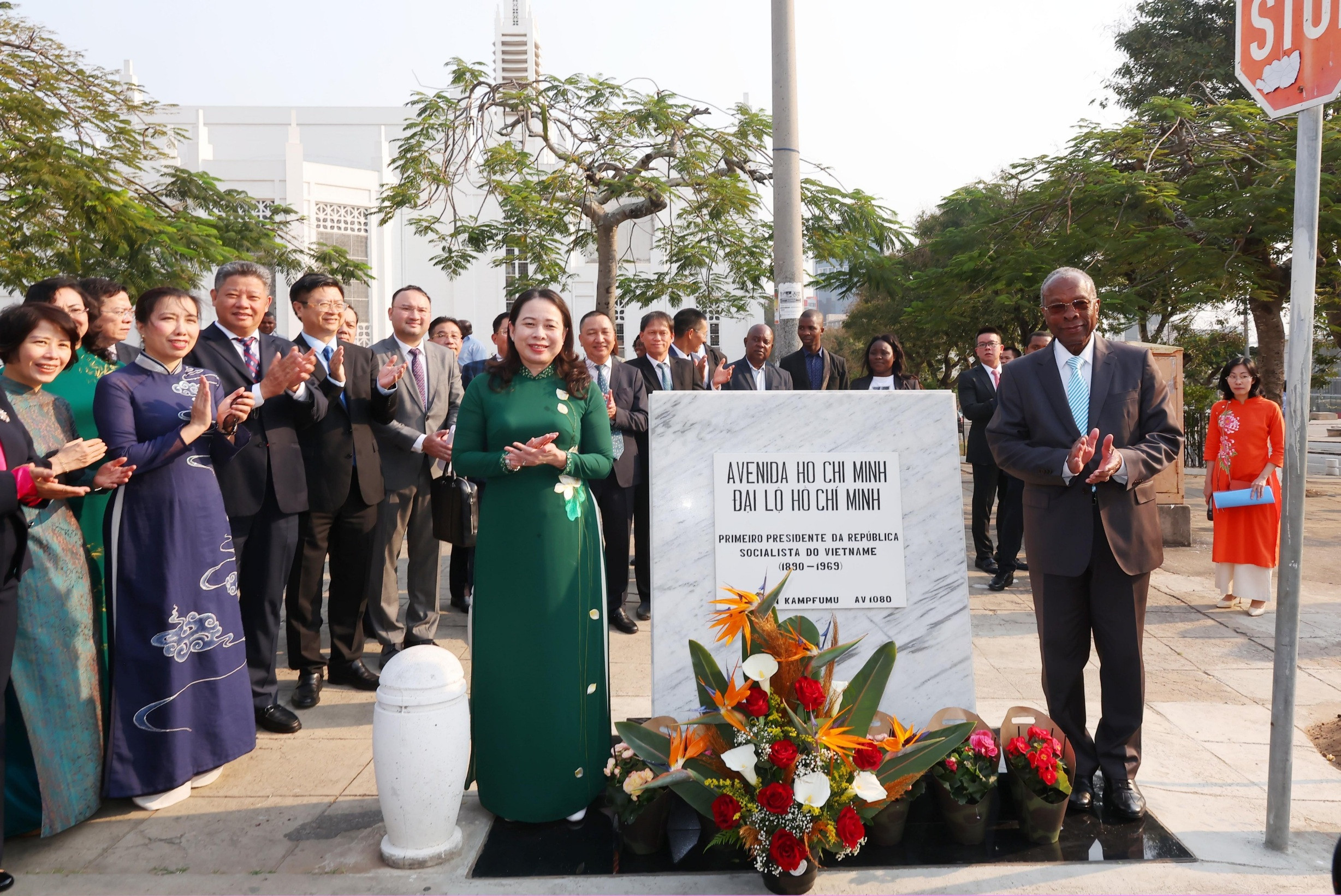 Cérémonie d inauguration de la nouvelle plaque de rue de l Avenue Ho Chi Minh au Mozambique